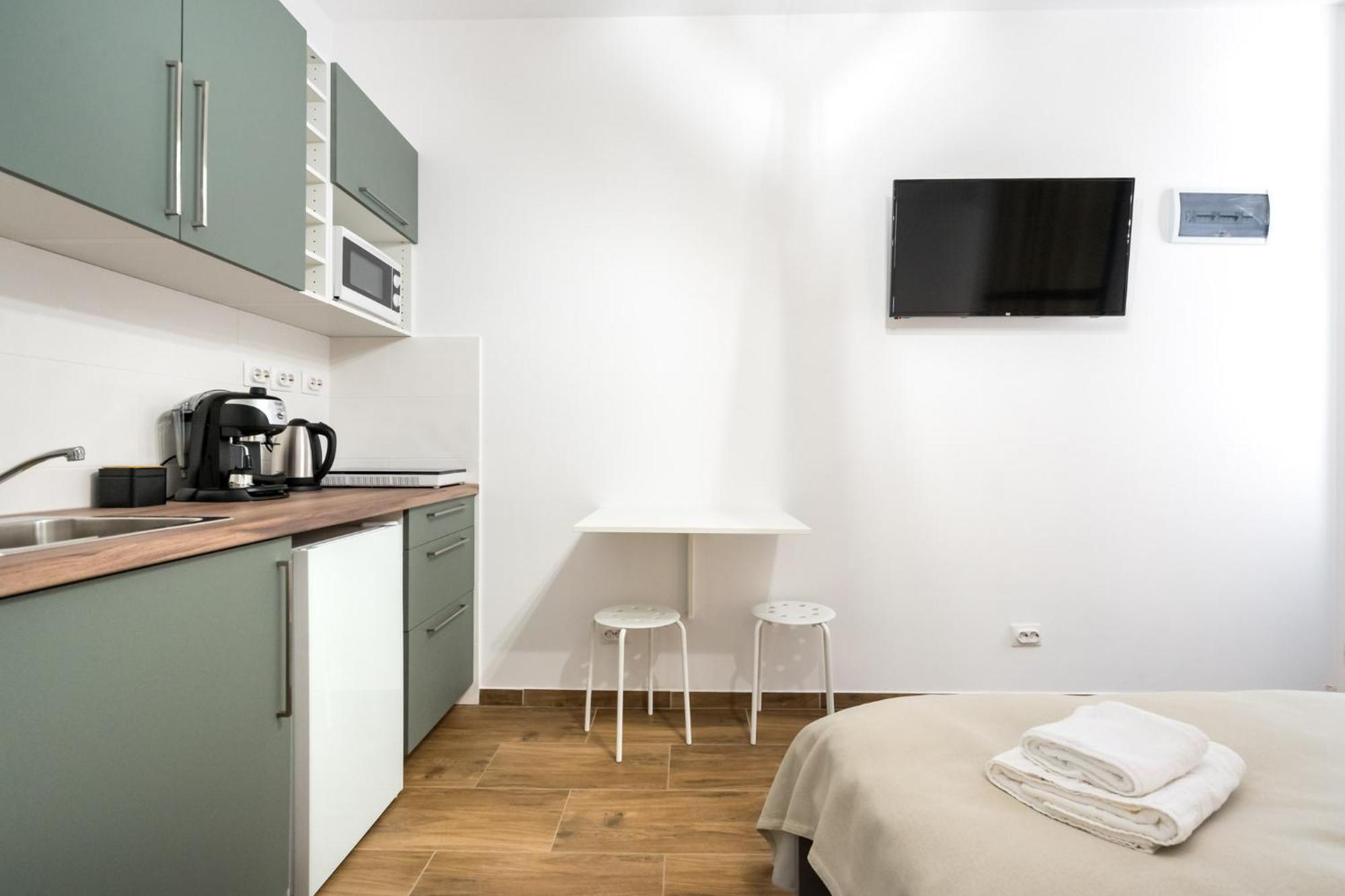 Urban Walls Apartments 5B Bukares Bagian luar foto