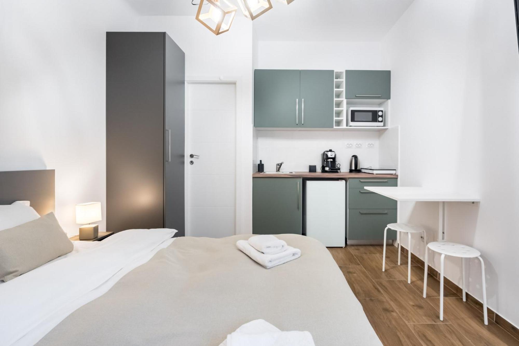 Urban Walls Apartments 5B Bukares Bagian luar foto